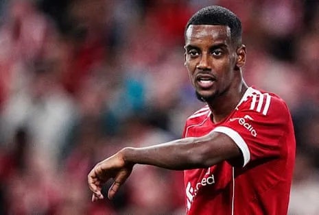 Alexander Isak's First Appearance Brings Glamour Amid Noticeable Rust