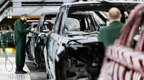 Jaguar Land Rover Supply Chain Workers Allegedly Instructed to Register for Government Benefits, Union States