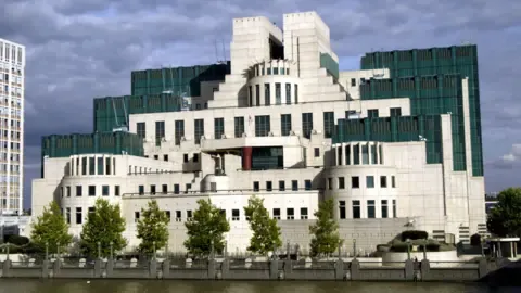 MI6 Introduces Encrypted Platform to Lure Spies in Russia