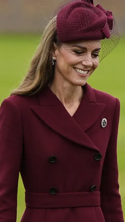 The First Lady’s Hat, Kate’s Feather Brooch and Other Remarkable Outfits So Far